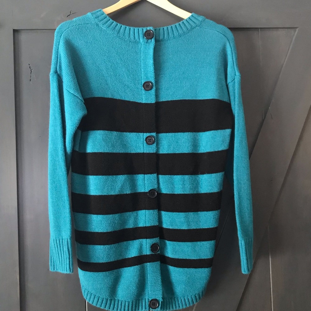 🔵2/$25 AGB Striped Button Back Sweater